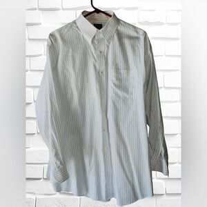 Jos A Bank Men’s 16.5-33 White w/Blue Pinstripes Traveler Collection Dress Shirt